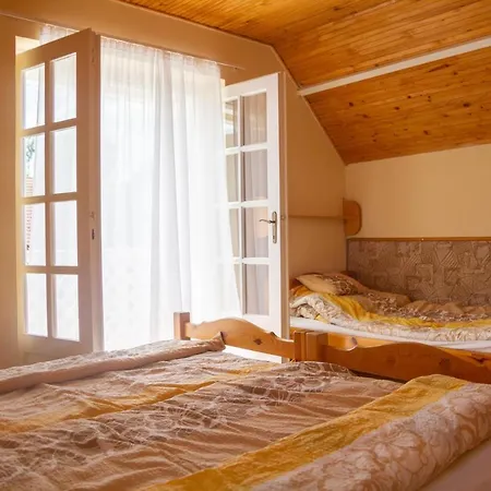 Róza Apartman - *